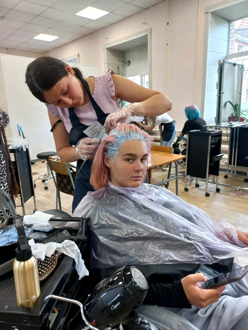 Колледжи парикмахера где. Череповецкий торгово-экономический колледж парикмахеры. Стилист колледж. Колледжи парикмахера где. Колледжи парикмахера где.