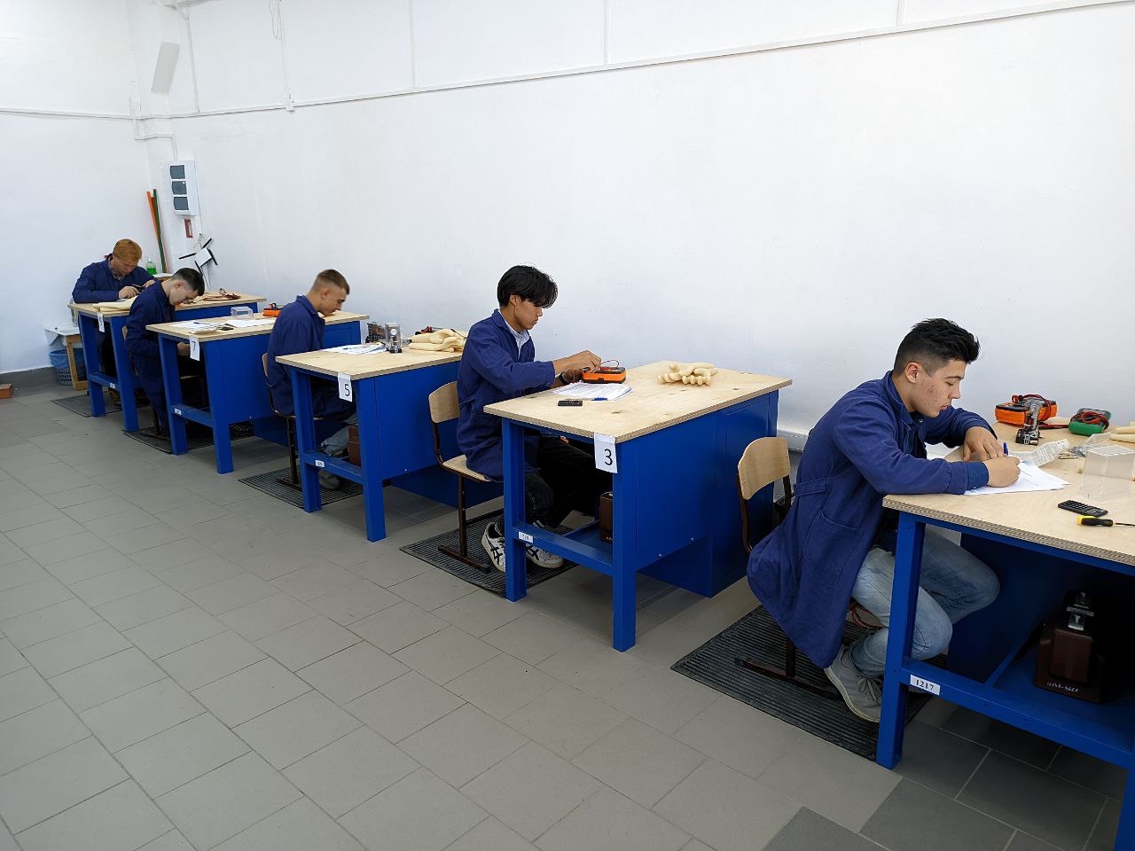 Завершился демоэкзамен по компетенции Обслуживание и ремонт ...